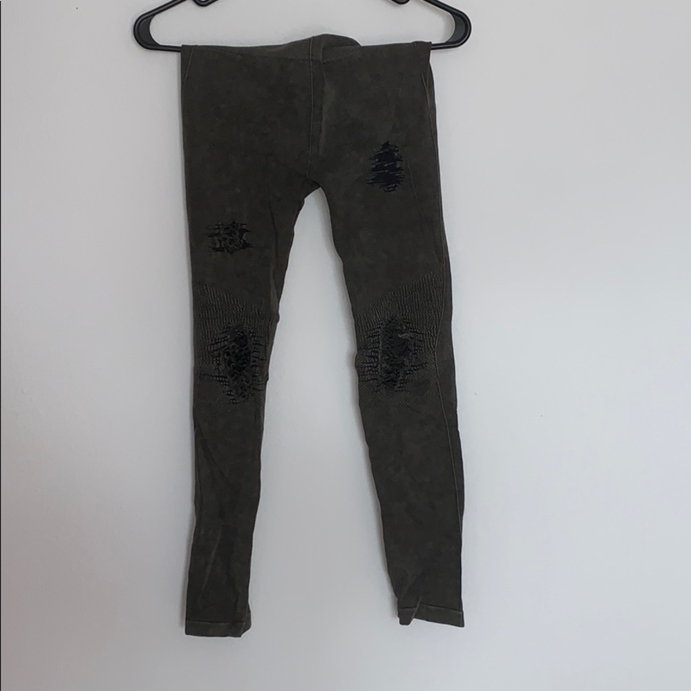 Ripped out gray-taupe buckle leggings
